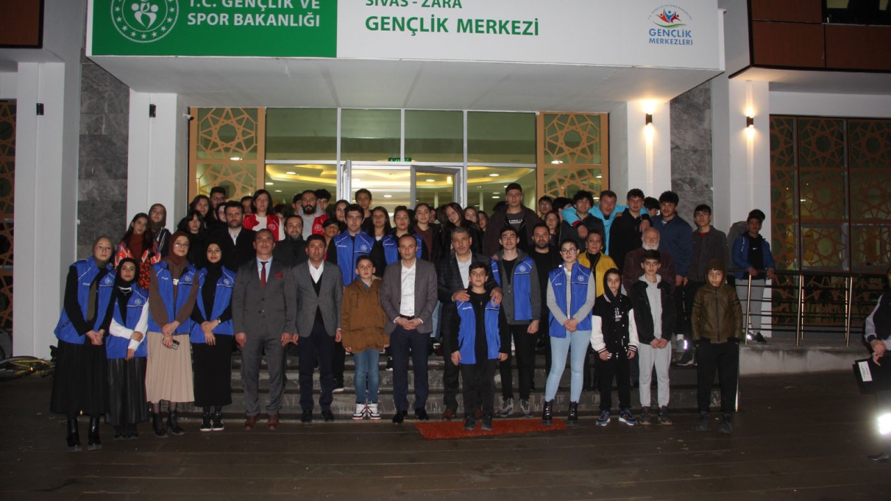 GENÇLİK MERKEZİNDEN ÖRNEK İFTAR