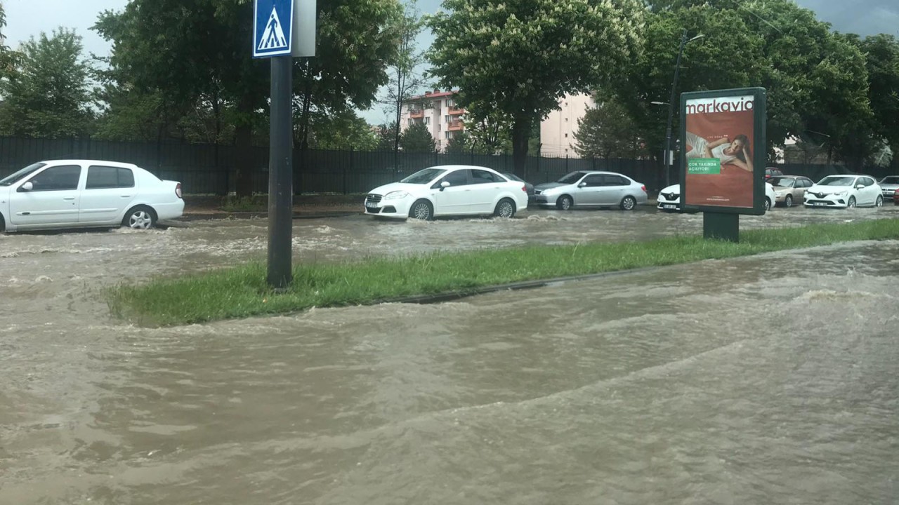 YOLLAR GÖLE DÖNDÜ