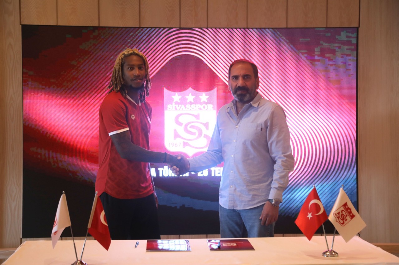 SİVASSPOR ERHAN ERENTÜRK’Ü RENKLERİNE BAĞLADI