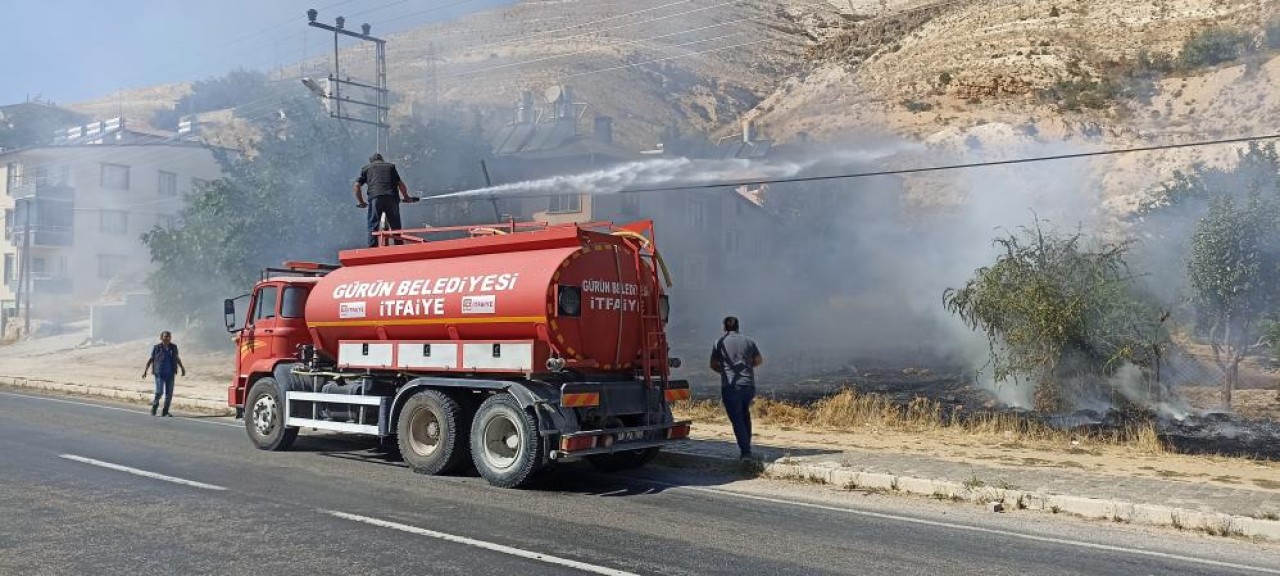 PATLAYAN LASTİK DEHŞET SAÇTI