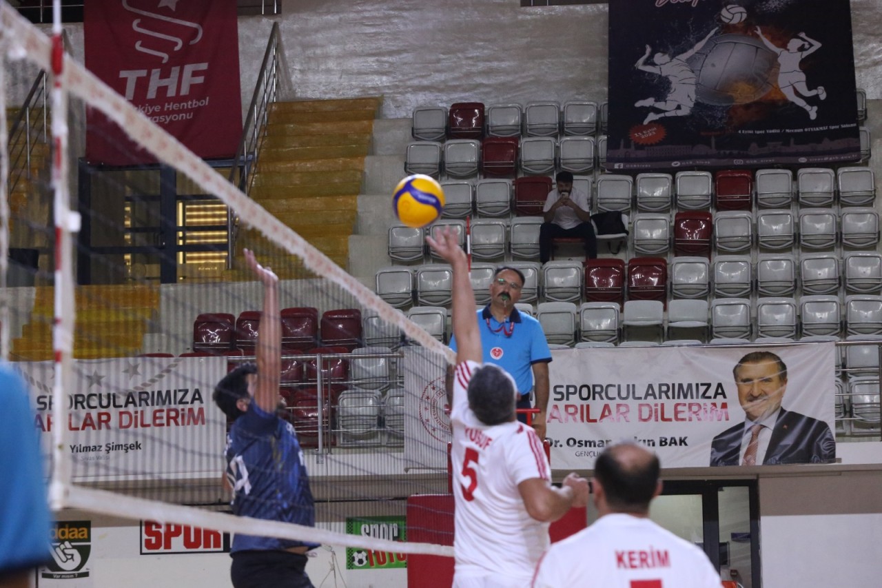 VOLEYBOL MAÇLARI DEVAM EDİYOR