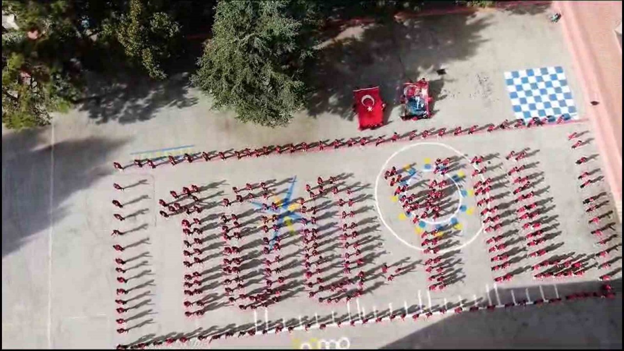 400 öğrenciden Cumhuriyet Bayramı’na özel koreografi