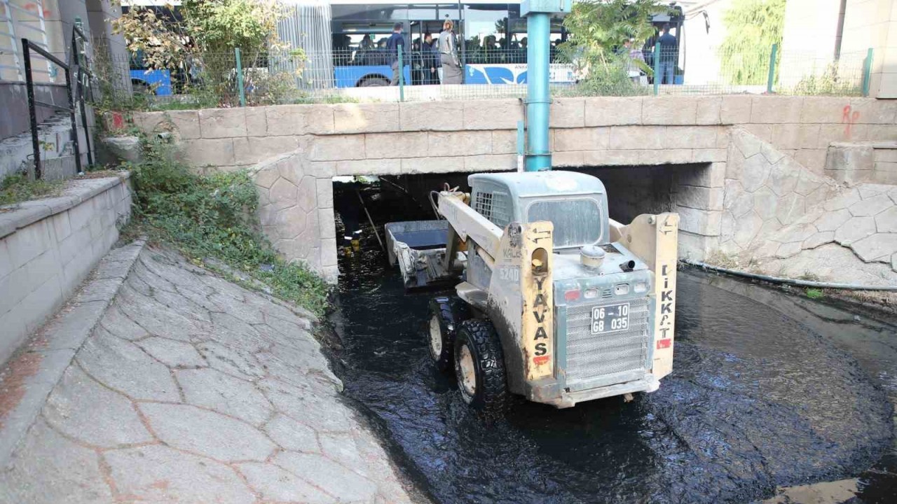 Gölbaşı’nın su kanallarında temizlik çalışması