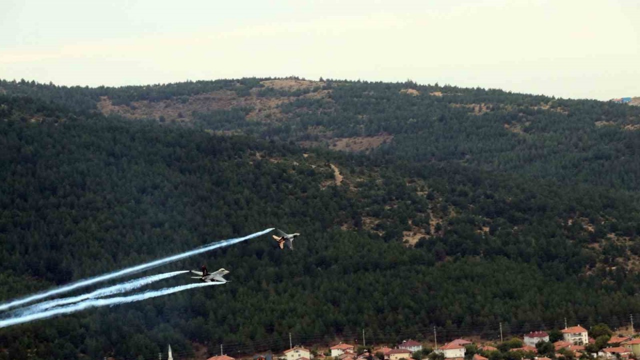 SOLOTÜRK’ten Ata’ya saygı uçuşu