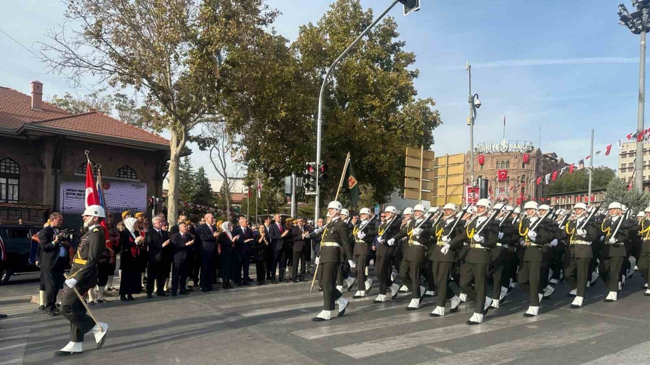 TBMM Başkanı Kurtulmuş,  Cumhuriyet kortejini karşıladı