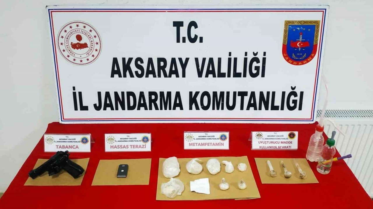 Araçtaki uyuşturucuyu jandarma narkotik köpeği buldu