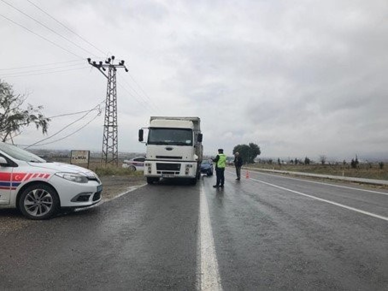 Jandarma Trafik Denetiminde Sıkı İnceleme: Binlerce Araç Kontrol Edildi