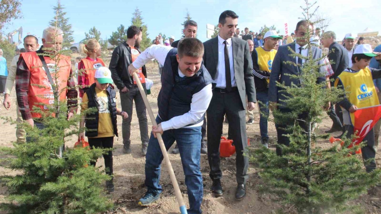 Karaman’da ‘Milli Ağaçlandırma Günü’nde 5 bin fidan toprakla buluşturuldu