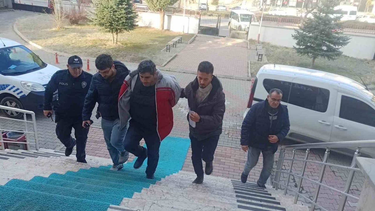 Dehşet Veren Cinayet: Eski Eş ve Kızını Katleden Zanlı Tutuklandı