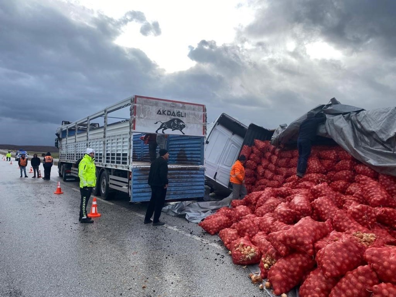 Yozgat'ta Tır Devrildi