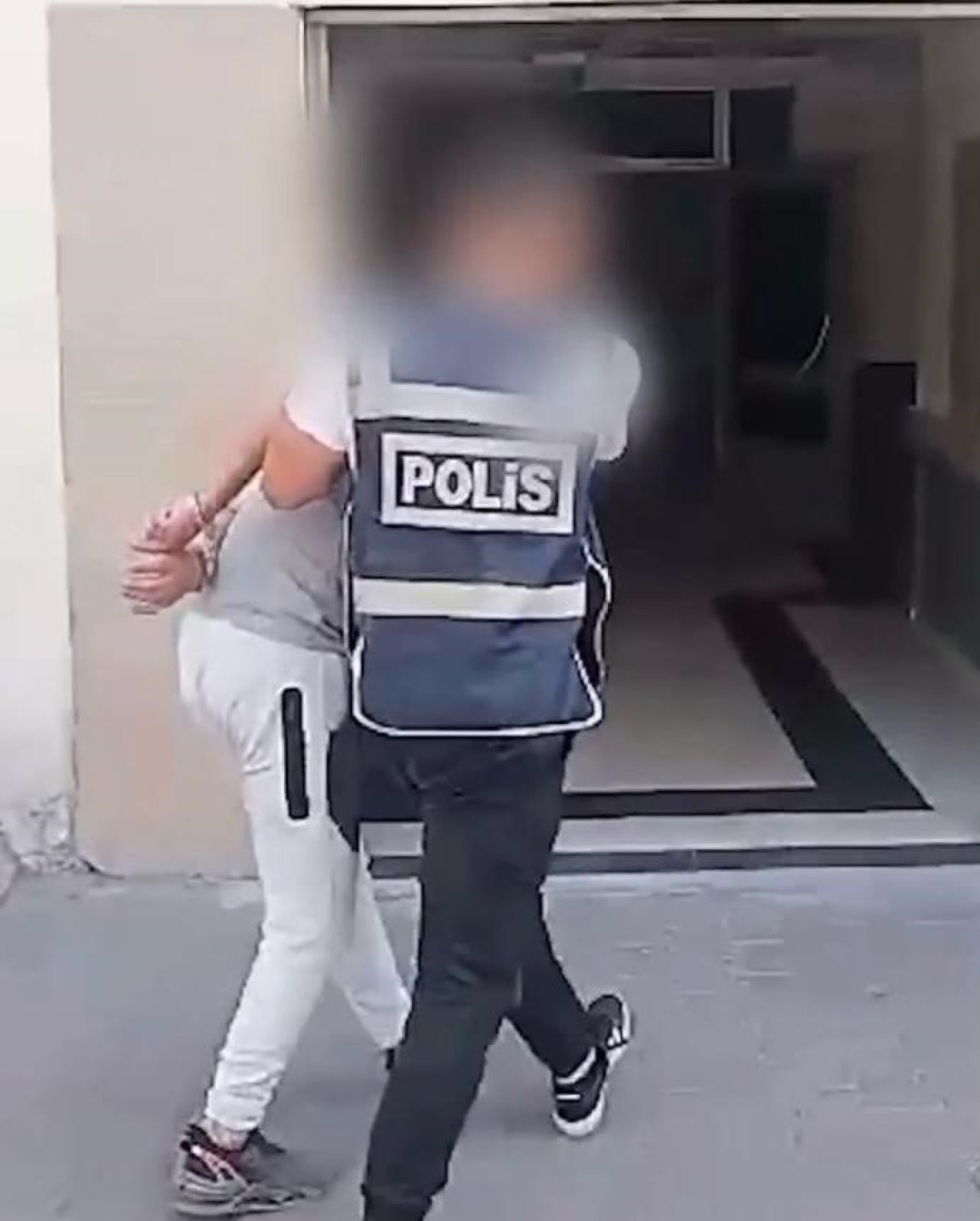 Hırsızlık Suçundan Aranan Şahıs Yakalandı