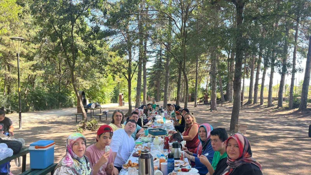 "Odunpazarı Belediyesi Engelsiz Kültür Merkezi,  Regülatör’de Keyifli Bir Gün Geçirdi"