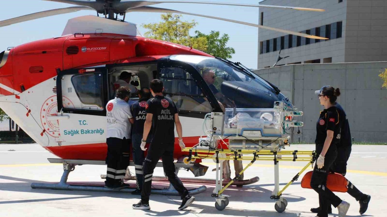 Samsun’da Prematüre Doğan Uyar Bebek,  Tedavi İçin Eskişehir’e Helikopterle Sevk Edildi