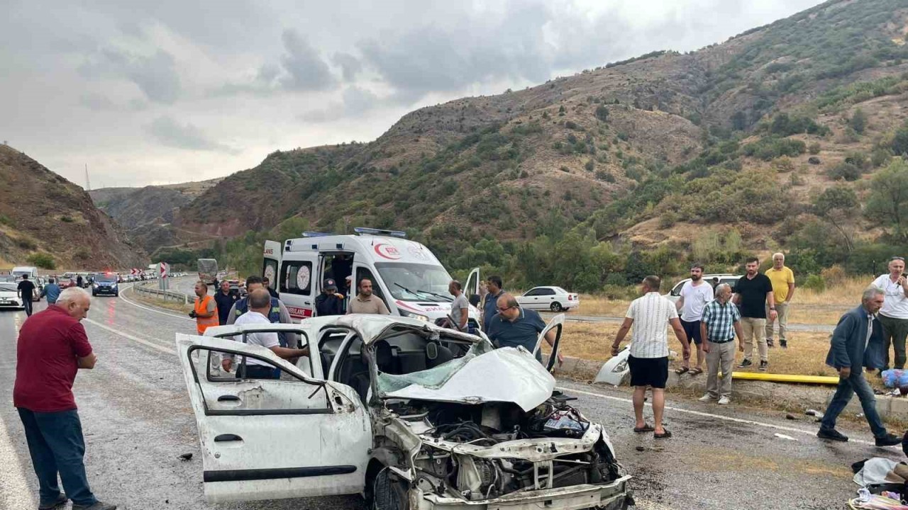 Sivas'ta Ağır Lastik Yağmuru: Aile Bir Arada Hastanelik Oldu