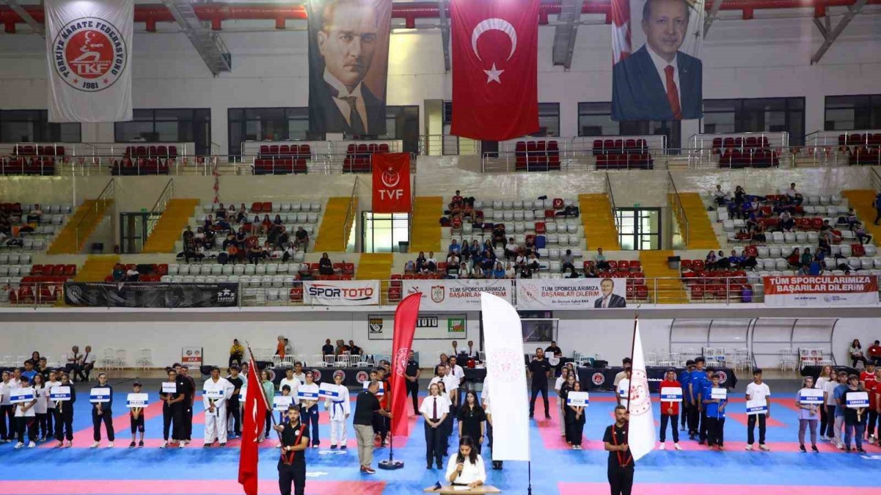 Sivas’ta Karate Şampiyonası Tüm Hızıyla Devam Ediyor