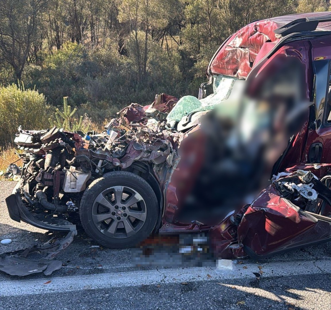 Erzincan’da Trafik Kazası: 3 Kişi Hayatını Kaybetti,  2 Kişi Ağır Yaralı