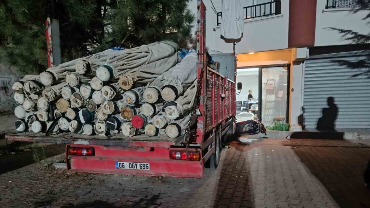 Ankara'da Kamyon Bir Dükkana Girdi