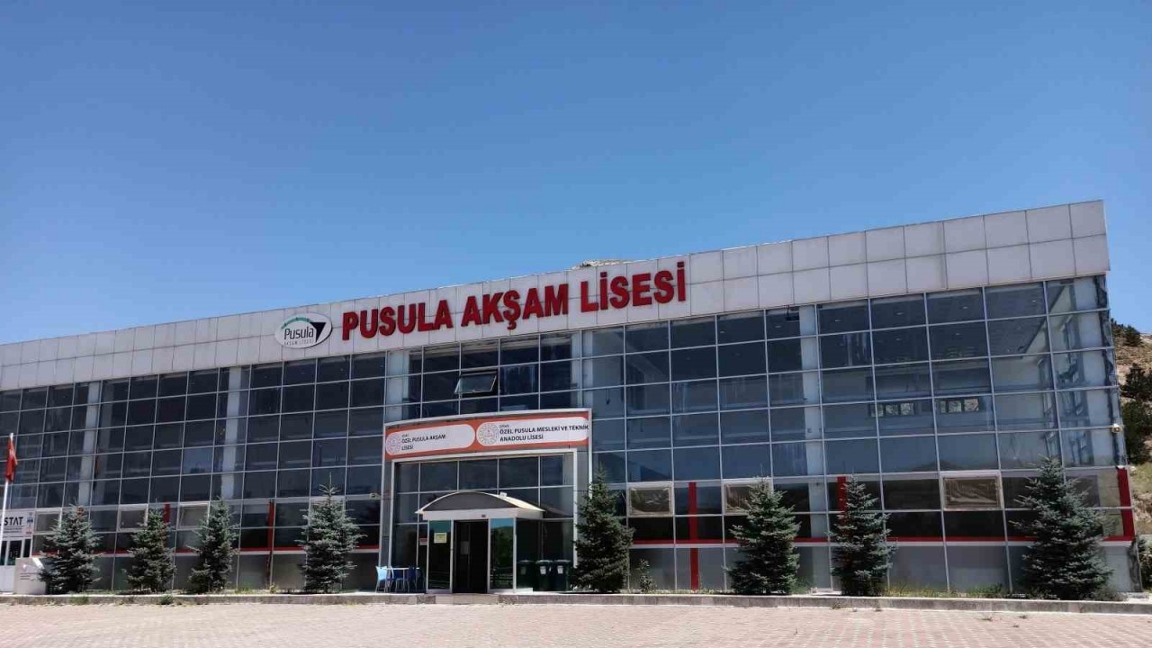 Sivas Kuyumcular ve Pusula Akşam Lisesi Arasında Eğitimde İş Birliği Protokolü İmzalandı