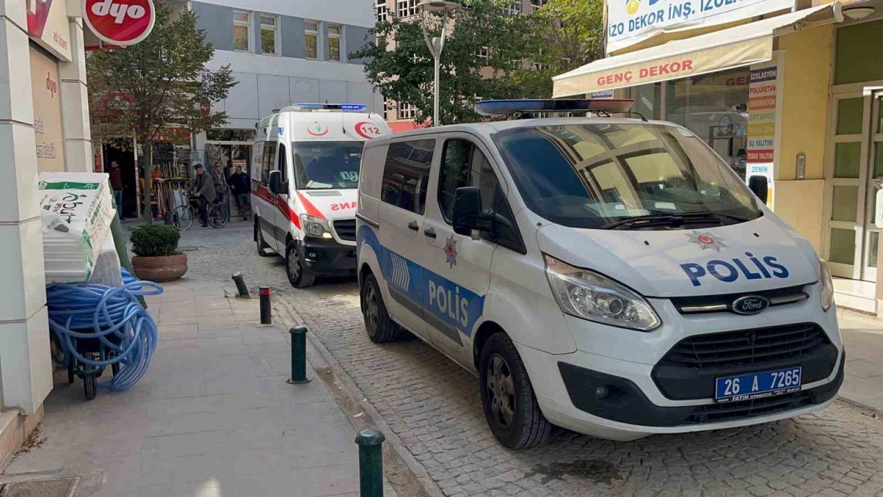 Eskişehir'de Arkadaş Kavgası Kan Döktü: 1 Kişi Bıçaklandı