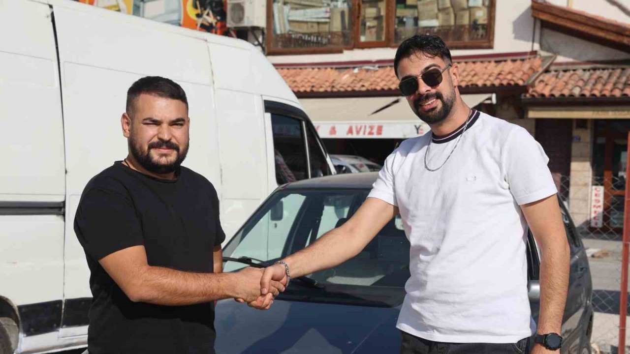 Konya’da Hayali iPhone 16 Pro Max ile 97 Model Fiat Uno Takası: Sosyal Medyada Gündem Oldu