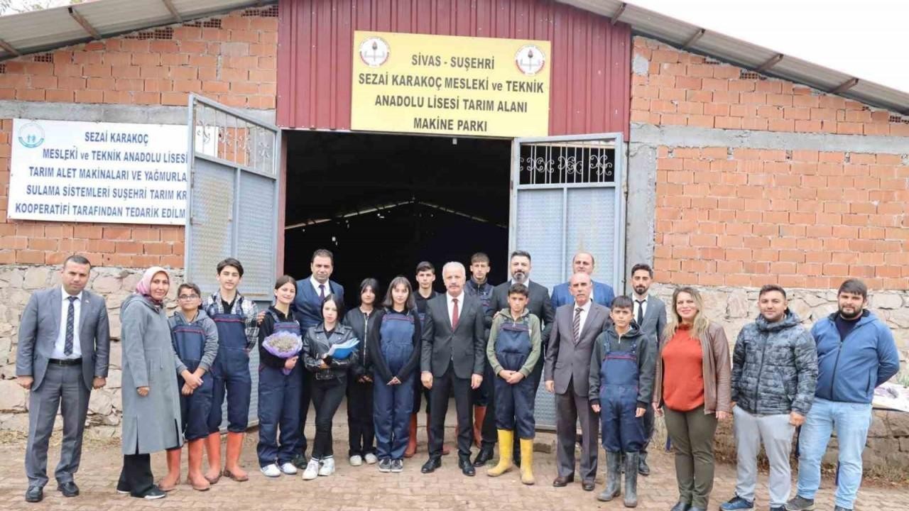 Sivas Milli Eğitim Müdürü Necati Yener,  Suşehri Sezai Karakoç Mesleki ve Teknik Anadolu Lisesi’ni Ziyaret Etti