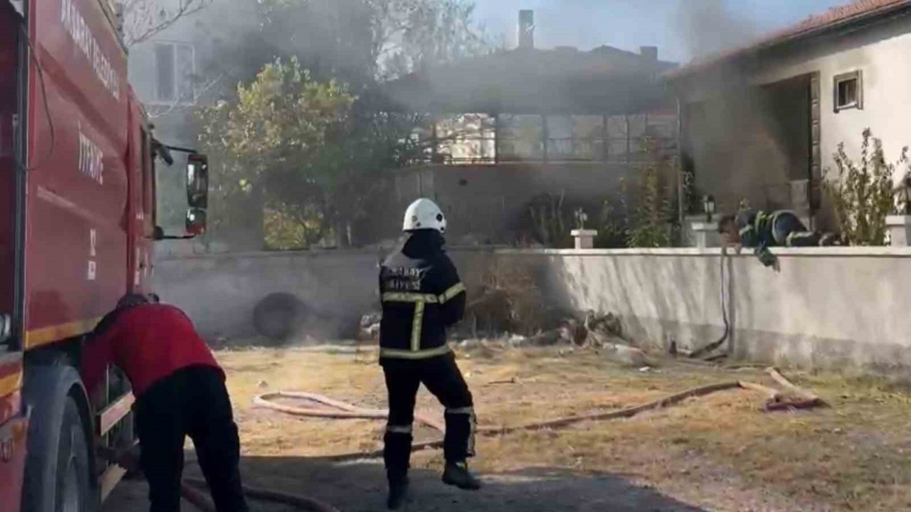 Aksaray'da Müstakil Evdeki Bodrum Yangını Paniğe Neden Oldu