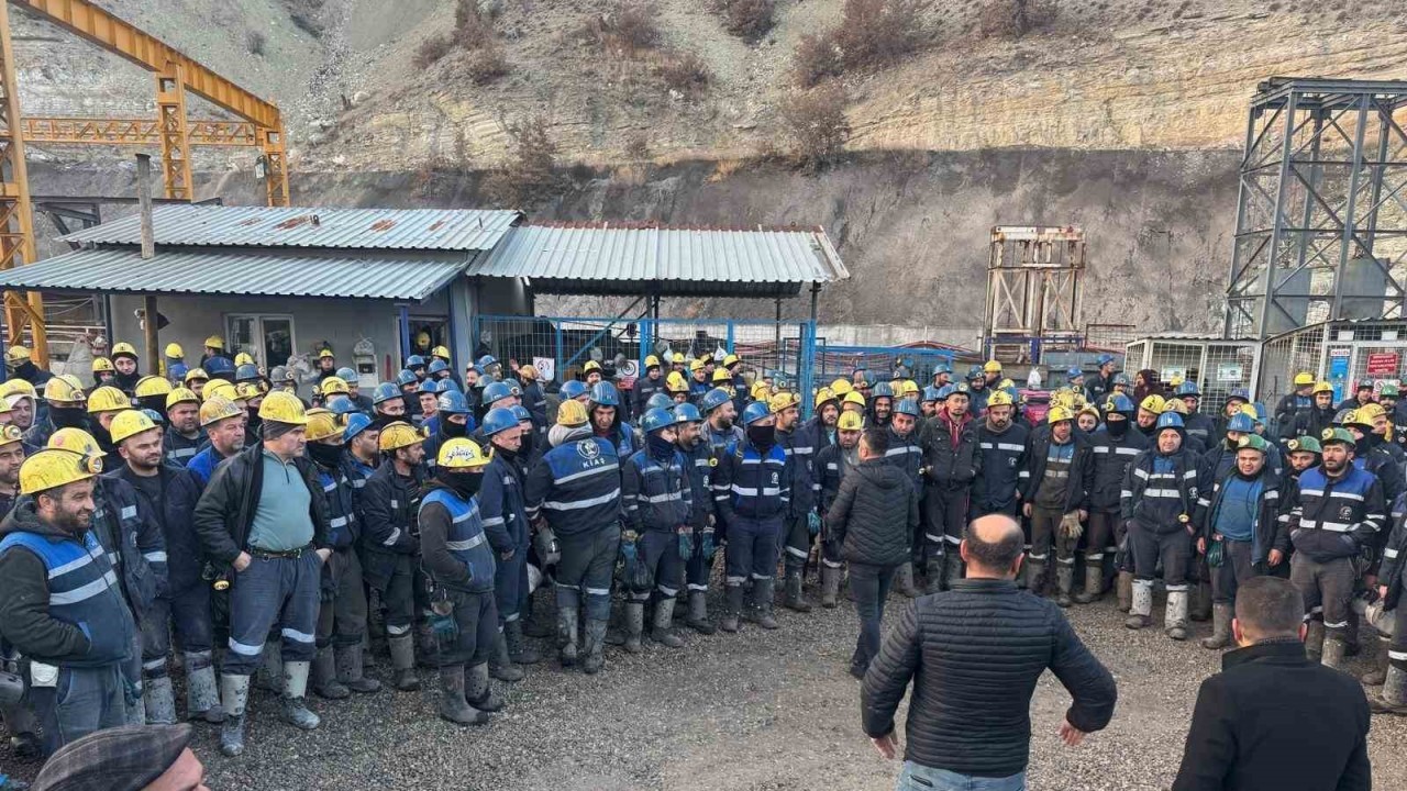 Ankara’da Madenciler Özelleştirme Kararına Karşı Kendilerini Madene Kapattı