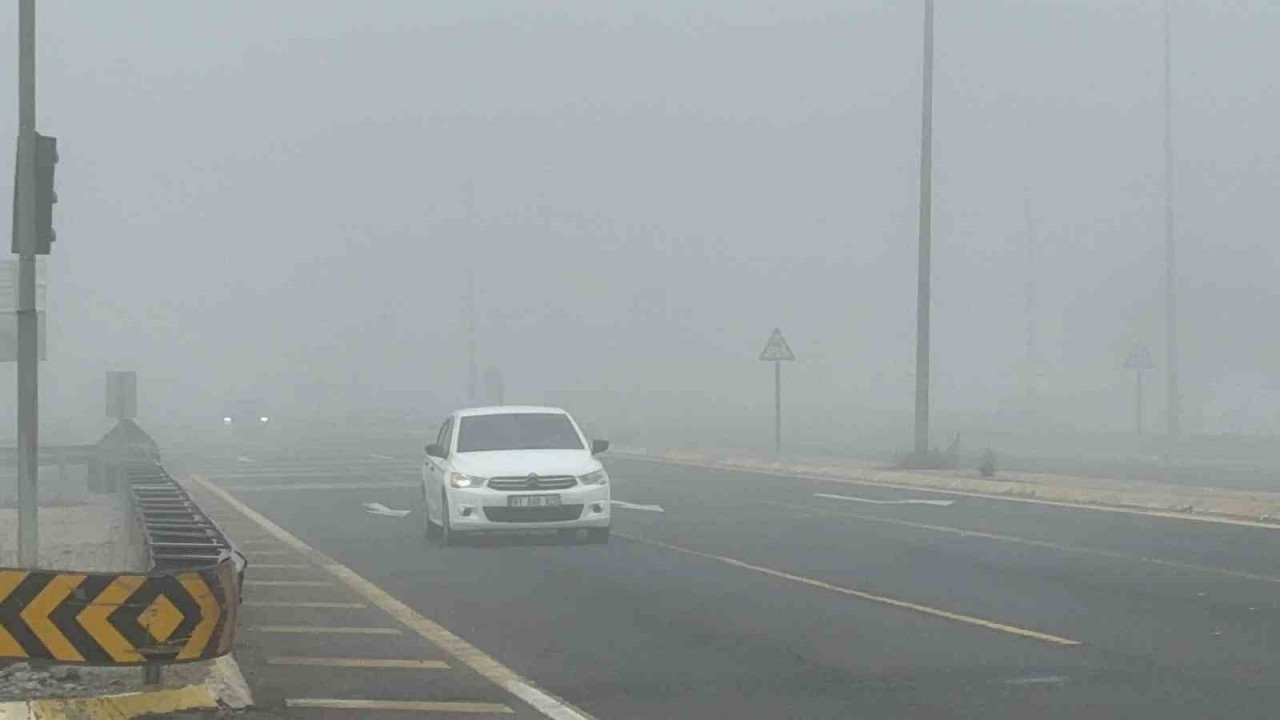 Bolu'da Etkili Olan Sis,  Görüş Mesafesini 30 Meteye Kadar Düşürdü