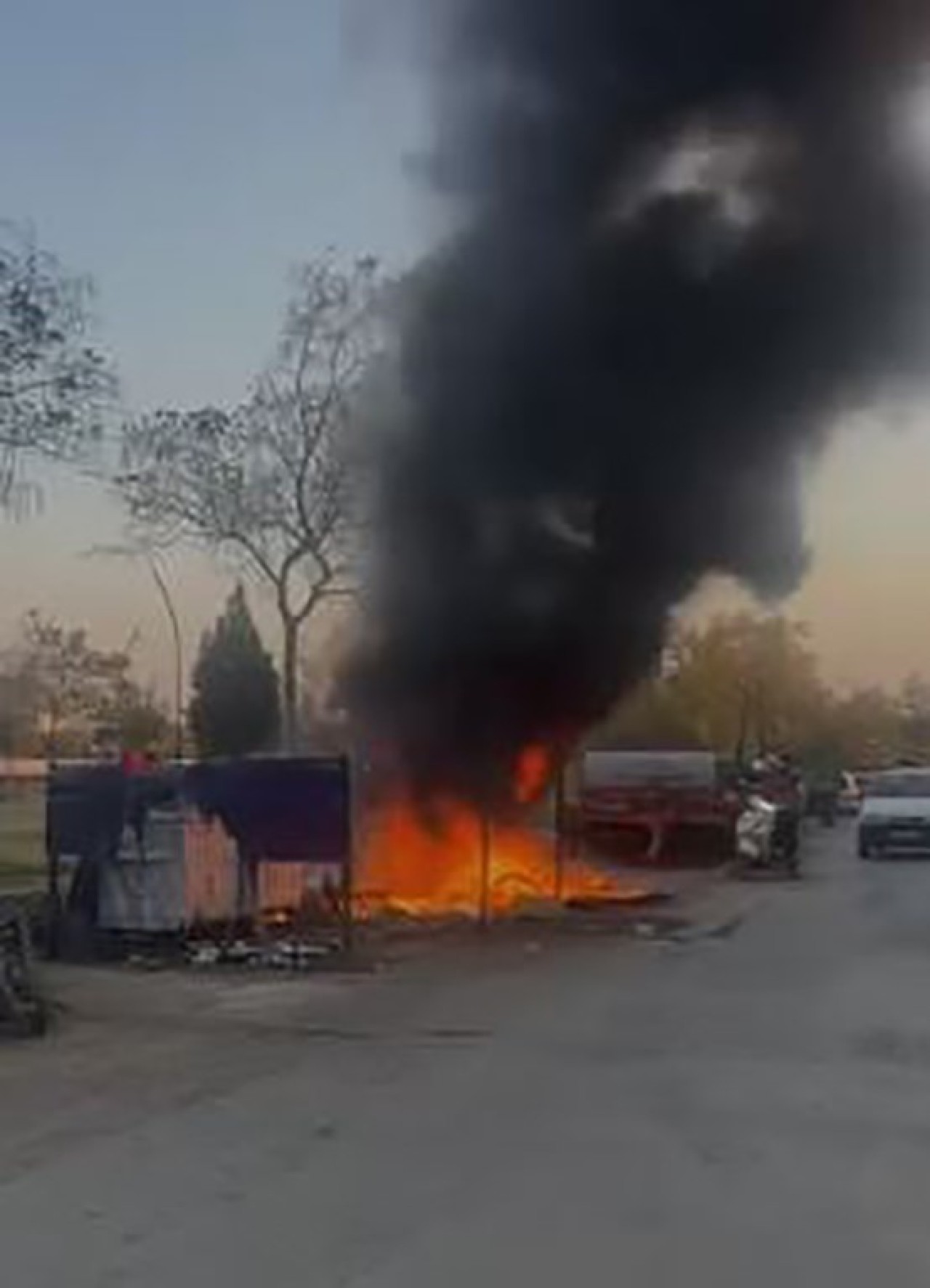 Elazığ'da Hurda Alanında Yangın Alarmı