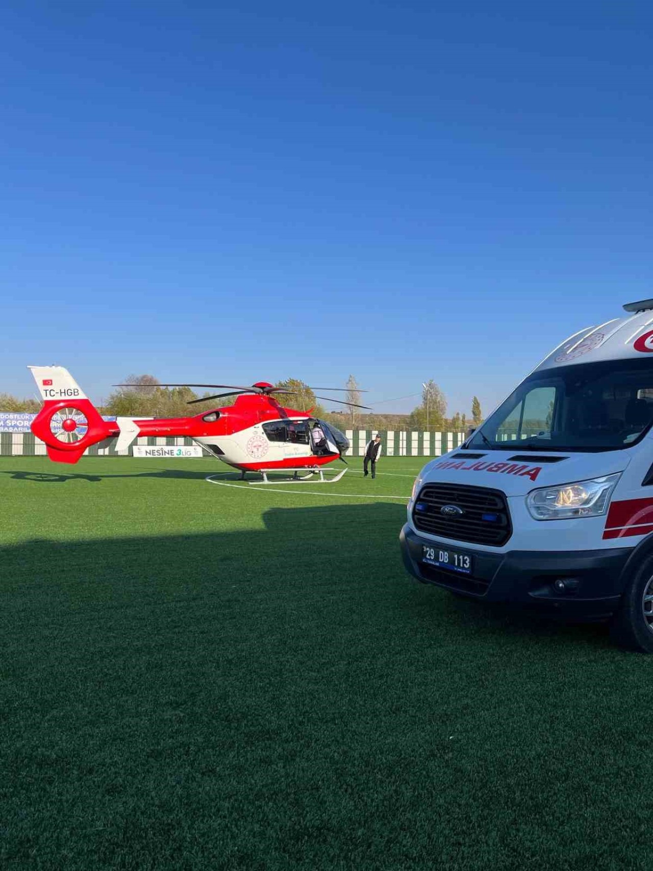 Gümüşhane’de Çocuğun Boğazına Fındık Kaçtı: Ambulans Helikopterle Sevk Edildi