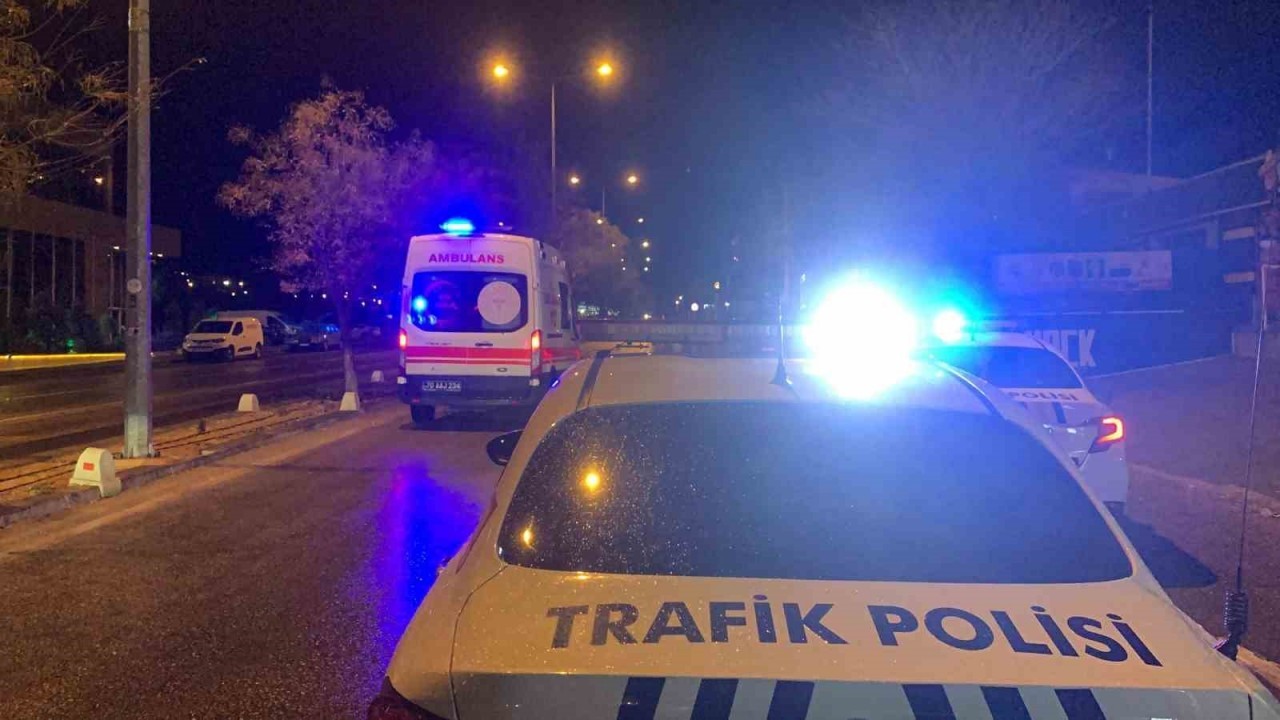 Karaman’da Yağmur Nedeniyle Ağaca Çarpan Otomobilde 1 Yaralı