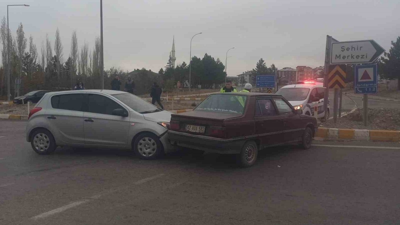 Konya Seydişehir'de Çarpışma: İki Sürücü Yaralandı