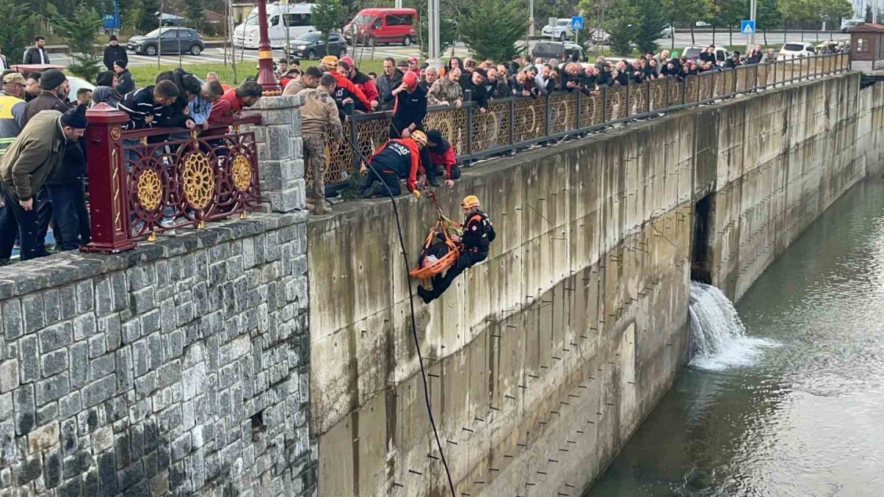 Rize'de Öğrenci Servisi ile Cip Çarpıştı: 9'u Öğrenci 10 Kişi Yaralı