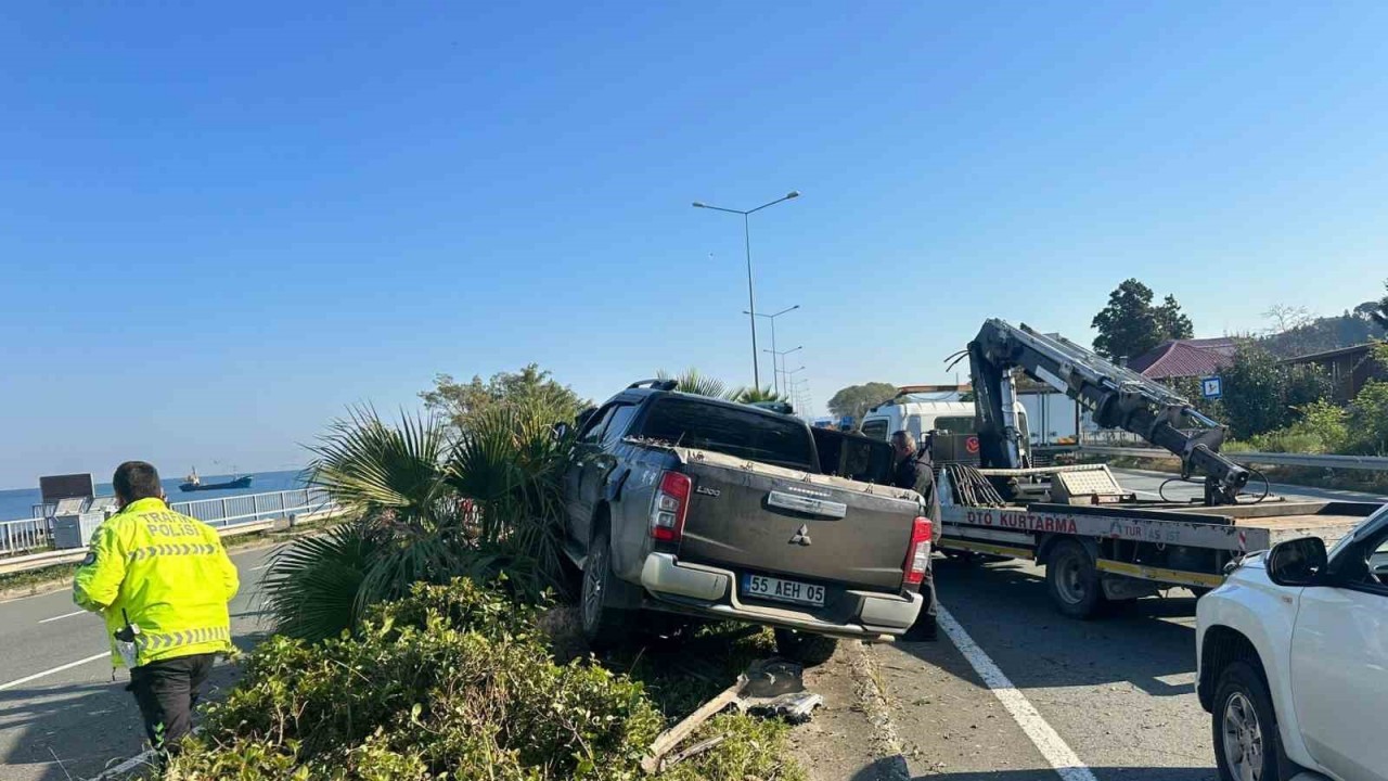 Rize’de Kamyonet Direğe Çarptı: 2 Yaralı