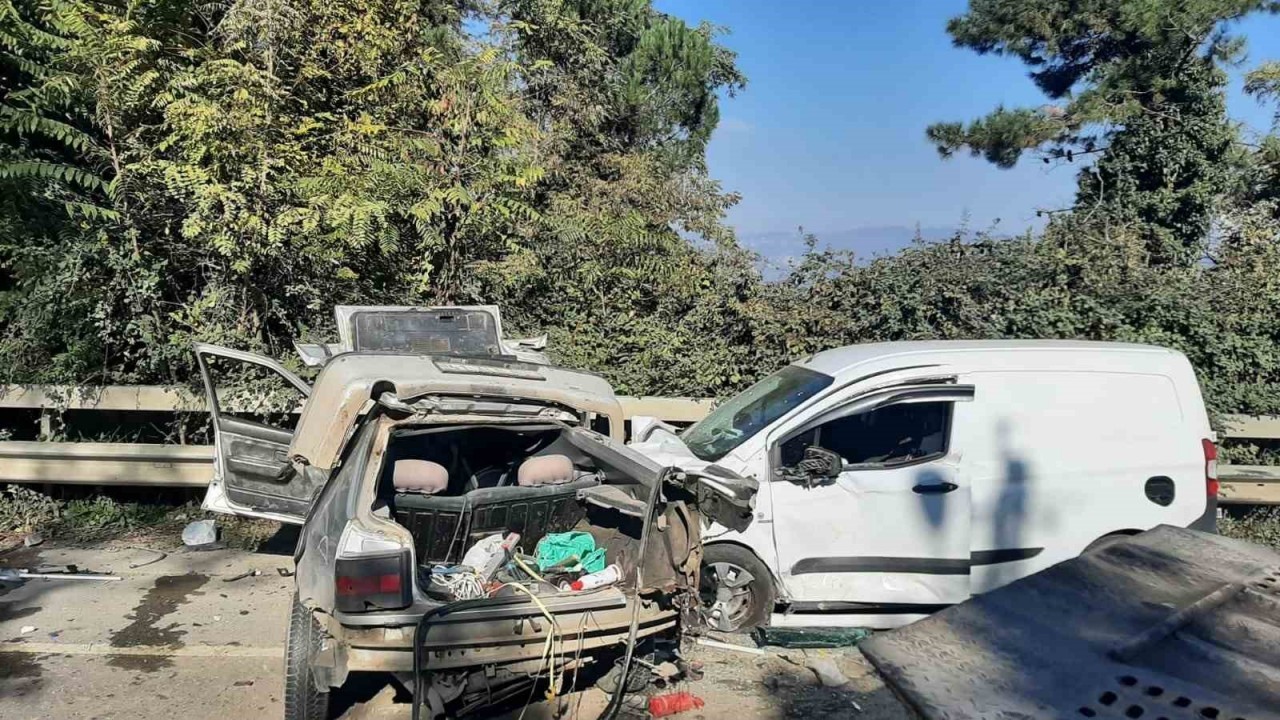 Sakarya’da Trafik Kazası: 1’i Ağır 2 Yaralı