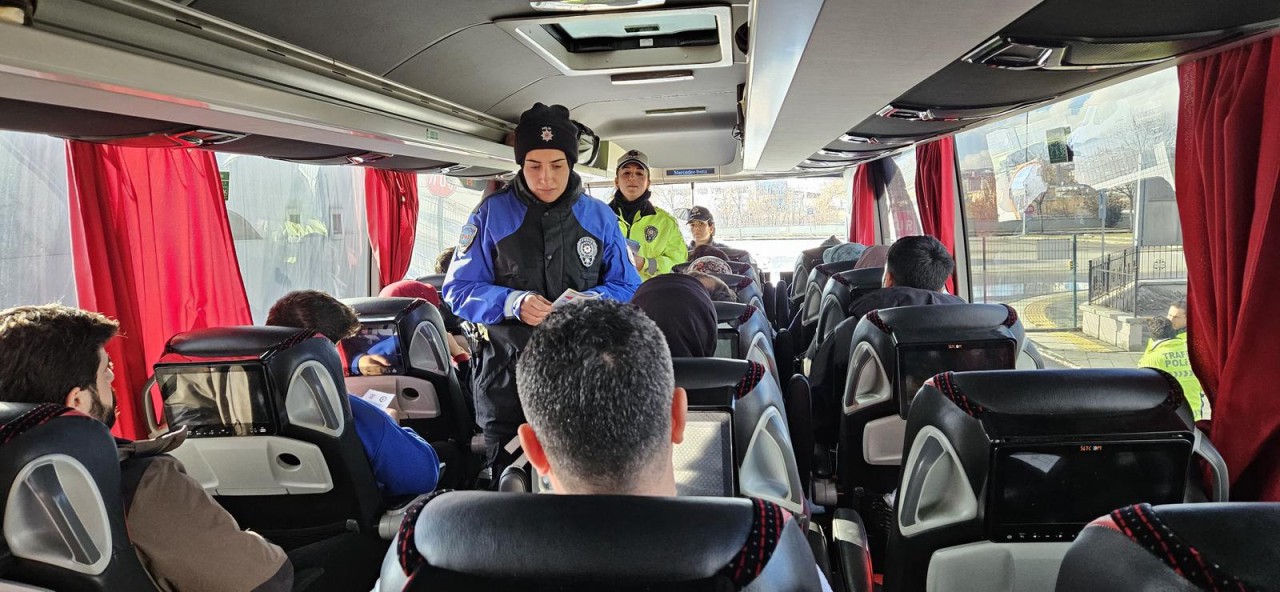 Sivas İl Emniyet Müdürlüğü’nden Örnek Uygulama: Trafik ve Güvenlik Kuralları Anlatıldı