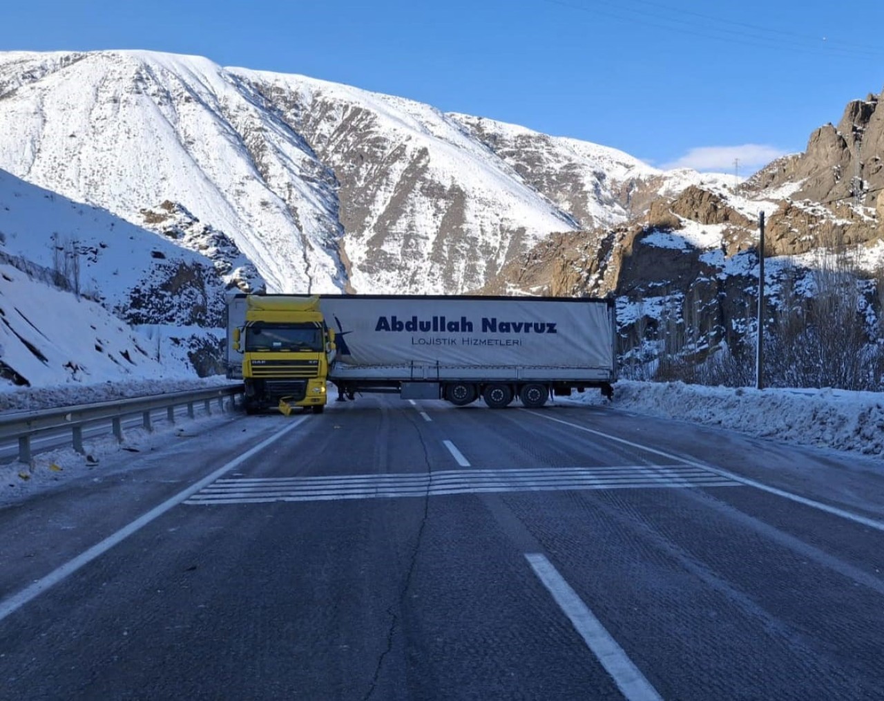 Erzurum-Artvin Karayolu Oltu Viyadüğü'nde Dördüncü Kaza!