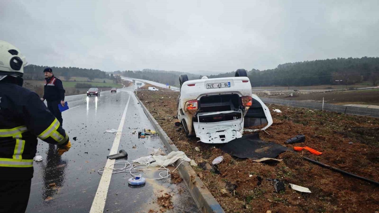 Bilecik’te Takla Atan Otomobilin Sürücüsü Yaralandı