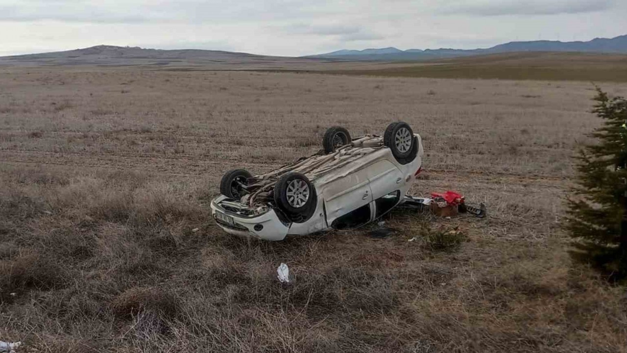 Kırıkkale’de Otomobilin Tarlaya Takla Atması Sonucu 3 Kişi Yaralandı