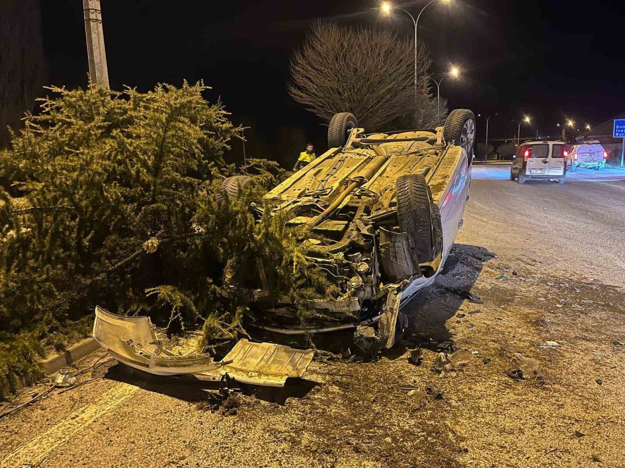 Feci Kaza Tavşanlı’da: 3 Kişi Yaralandı,  Araç Ters Döndü