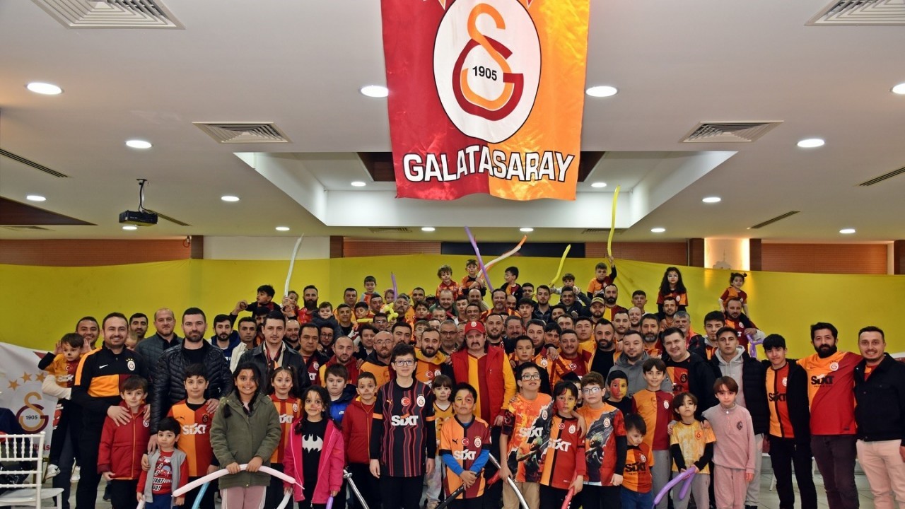 Galatasaray Taraftarının İftar Yemeğine Yoğun İlgi