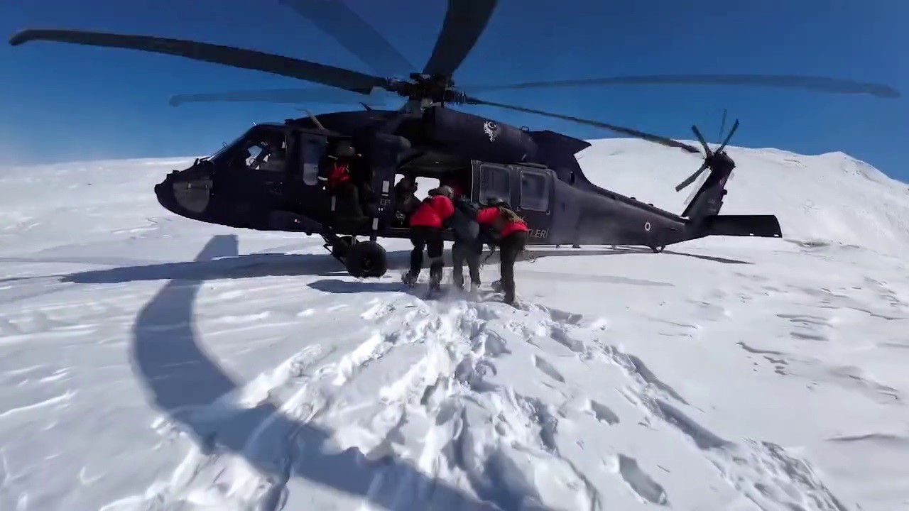 Kar Yağışı Sebebiyle Mahsur Kalan Vatandaş Helikopterle Alındı