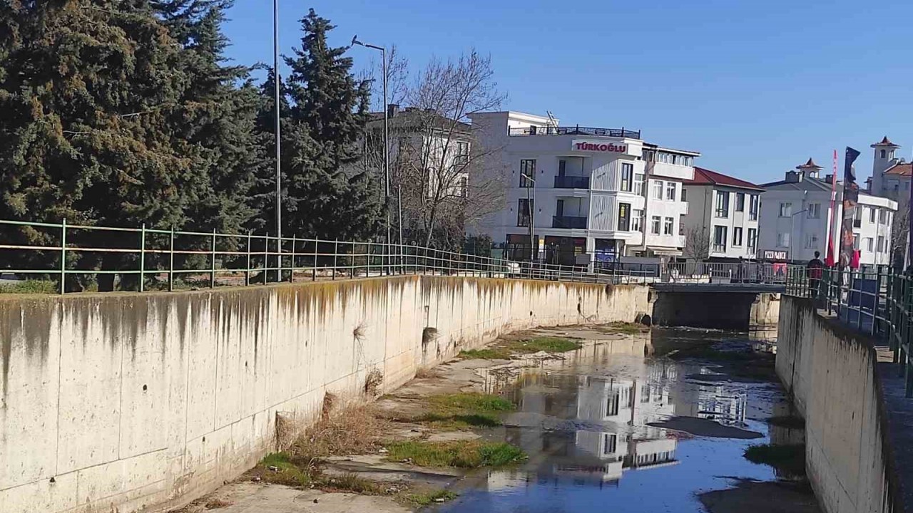 Kuraklık Değirmenaltı Deresi’ni Kurutuyor