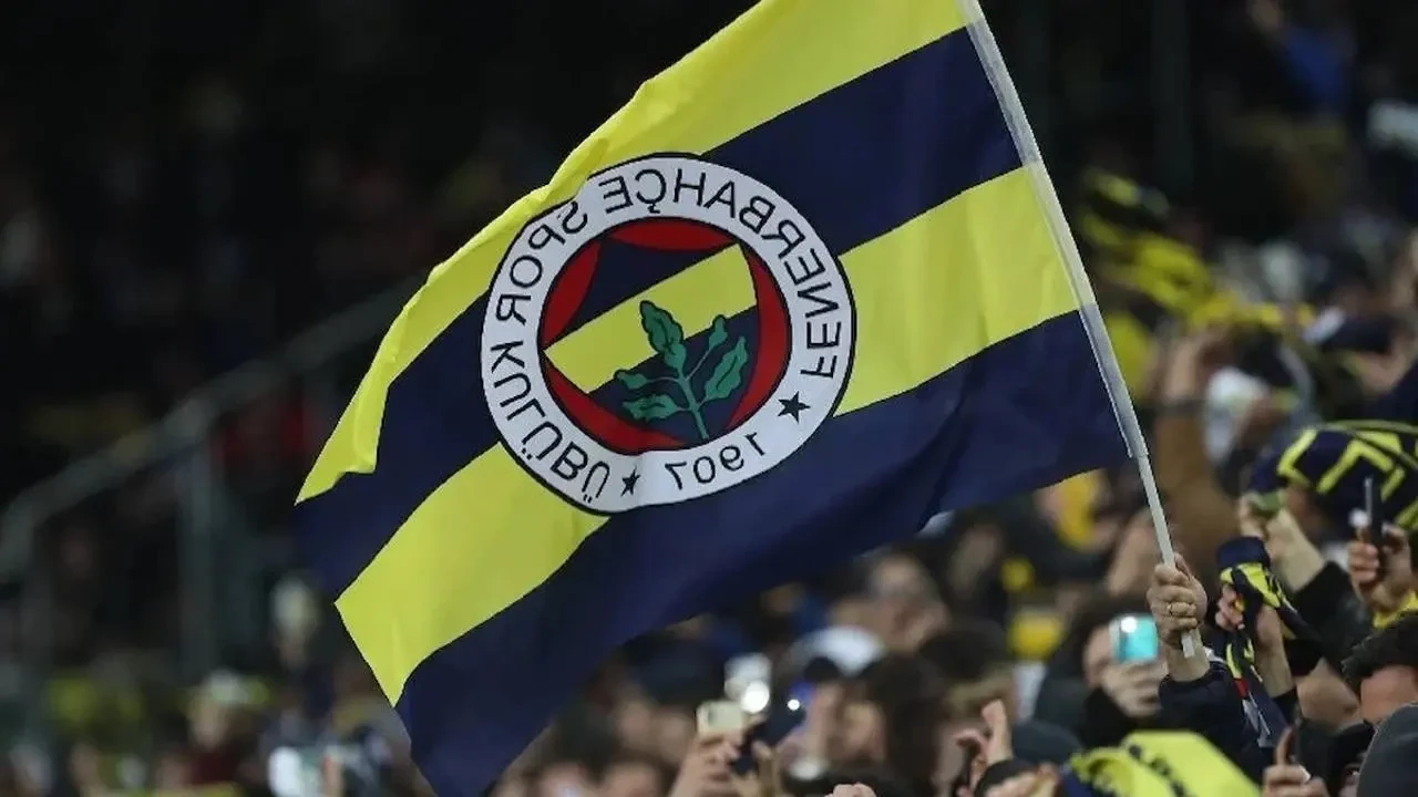 Mourinho'dan Fenerbahçe'de Şok Temizlik! 8 Yıldız İsimle Yollar Ayrılıyor 1