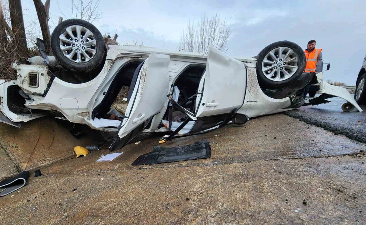 Akşehir’de Otomobil ve Kamyonet Çarpıştı, 3 Kişi Yaralandı