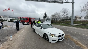 Çevre Yolu’nda Otomobil Çarpıştı, 2 Yaralı