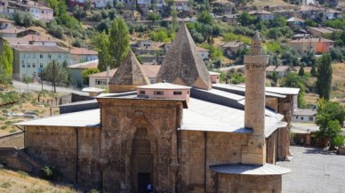 Dünyada eşi benzeri yok,  ince işçilikle yenileme çalışmaları sürüyor