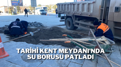 Tarihi Kent Meydanı’nda Su Borusu Patladı