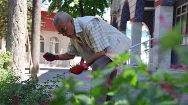 86 Yaşında Babasının Mirasını Yaşatıyor: "Cami Temizliği Benim Hayatımın Bir Parçası"