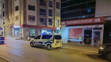 Eskişehir'de Dayı Yeğenini Bıçakladı! Genç Adamın Hayatı Tehlikede